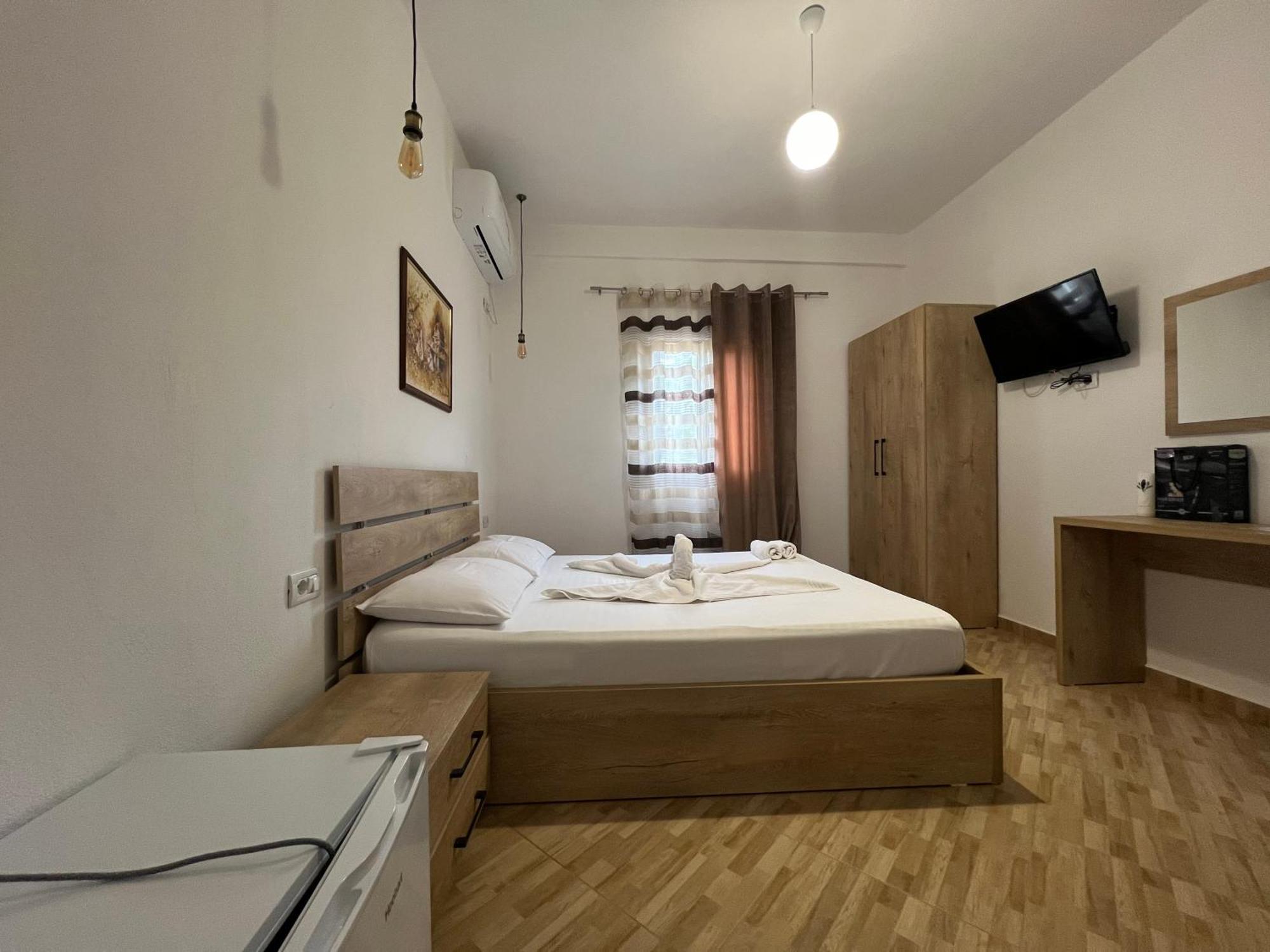Hotel Apostoli Permet Exterior photo