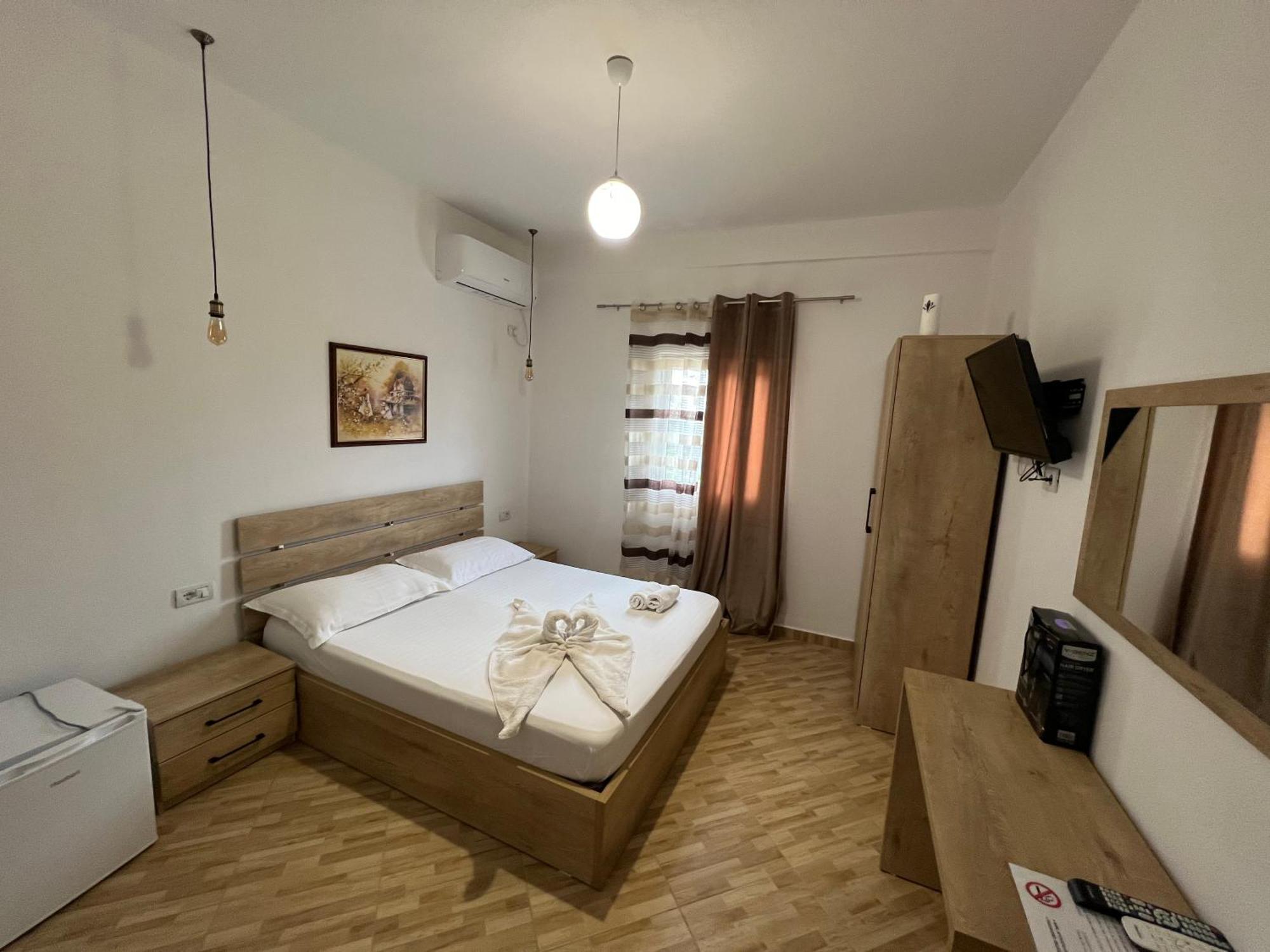 Hotel Apostoli Permet Exterior photo